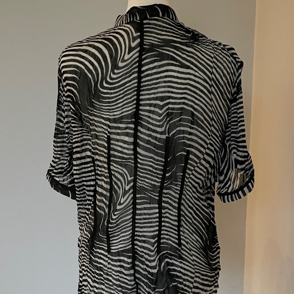 alberto makali Black and White geometric design top large - Picture 8 of 8